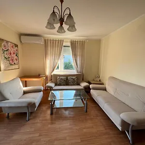https://lucky-home.inbudapesthotels.com